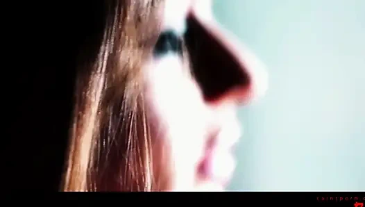 Si cantik rambut hitam lagi asik nyepong kontol dan dientot habis-habisan sampai dalam banget