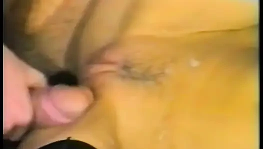Cowok sange ini dientot habis-habisan di lantai sampai mengerang keenakan