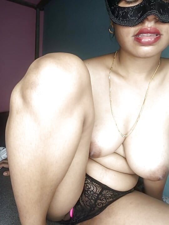 Hot desi Wife ne fiend ko video call me sab kuch dikhaya