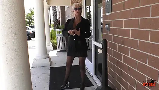 Kara borsadaki üniversiteli kızlar