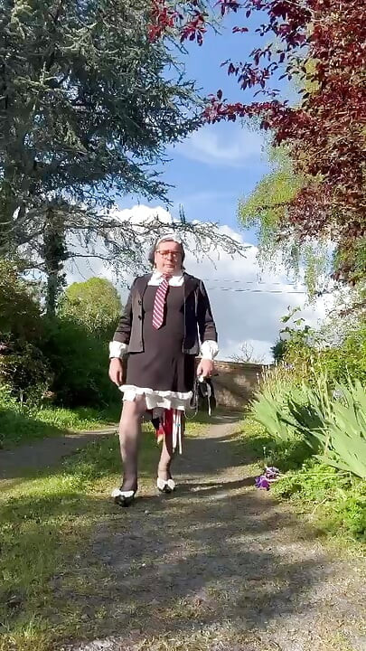 Une petite robe d’écolière courte pour la soirée