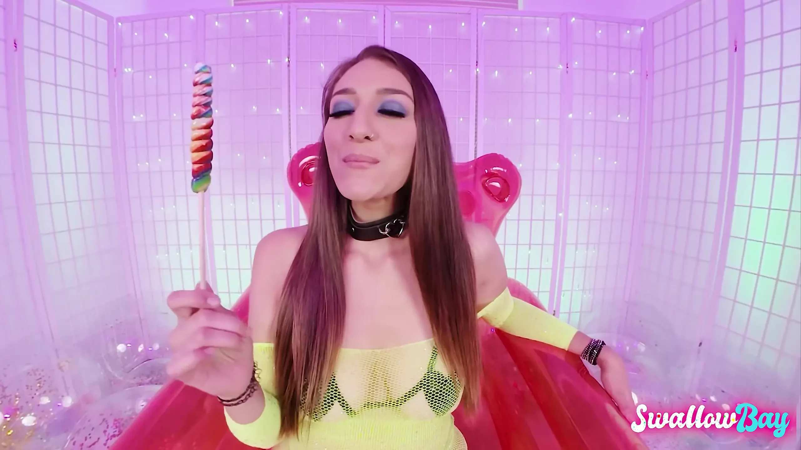 丰满的Bella Rolland邋遢深喉