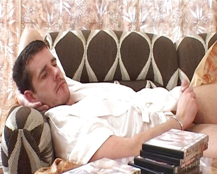 Blond tysk puma med naturlige blir anal knullet i