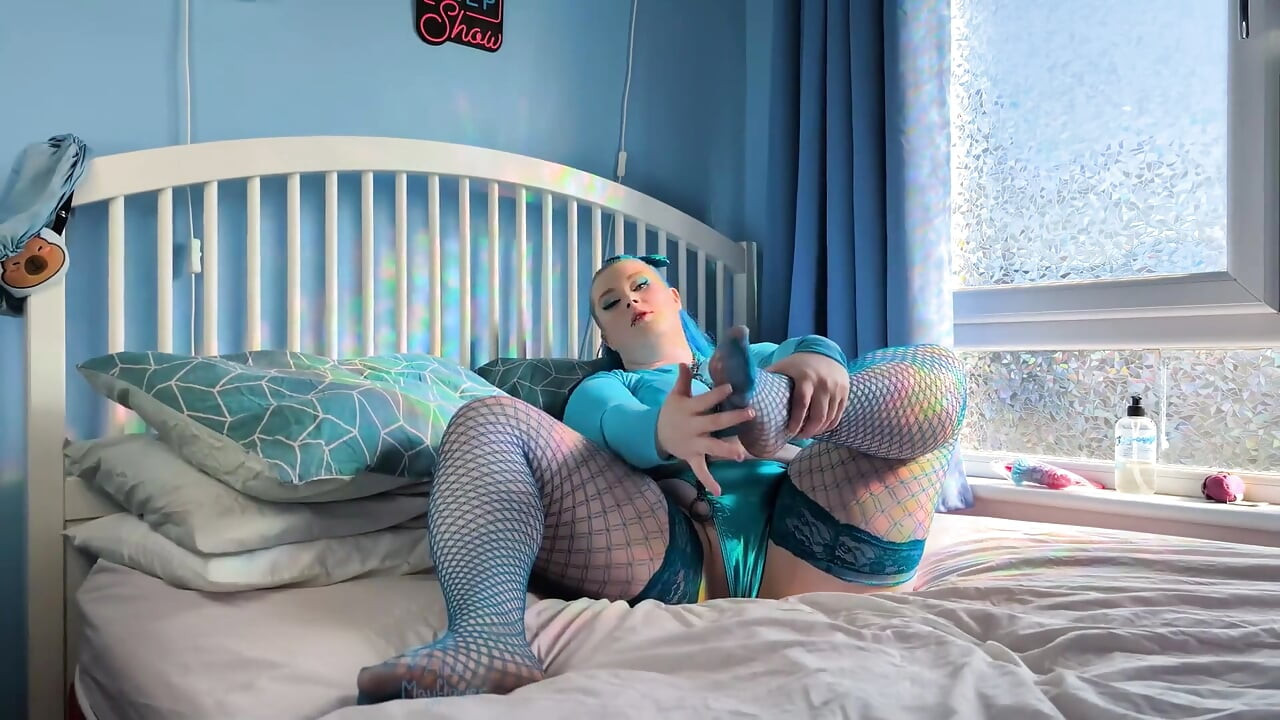 Worship My Legs & Feet - Solo Girl