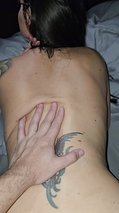Aku suka aroma jus memekku dan memekku agak berbulu sebelum waxing