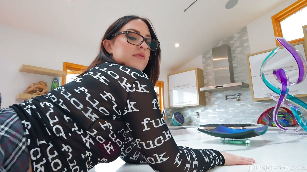 Lucy Lotus Gets DP’d for the First Time Her Big Natural Ass Was Made for This