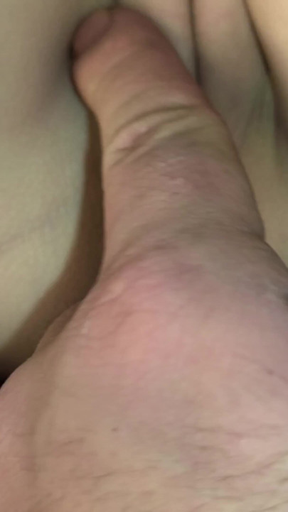 继兄用他的手指狠狠地操我。她用手指抚摸我紧致的阴户 | 短片 1