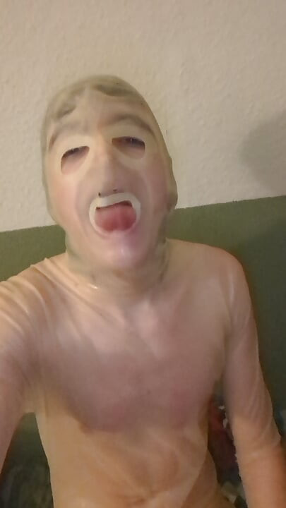 fiest time trying on latex and playing