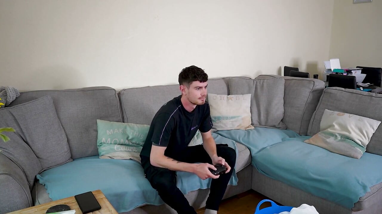 Maisie Lewis lærer Calvin Steel litt respekt