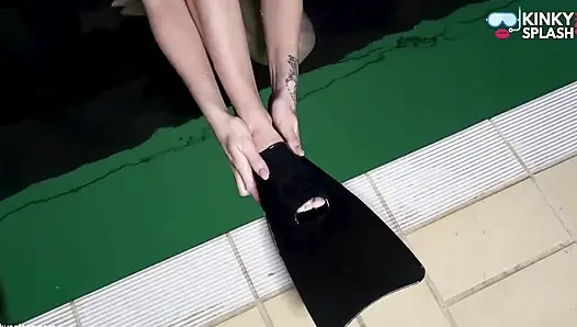 Baju renang lateks dan topeng wajah lengkap