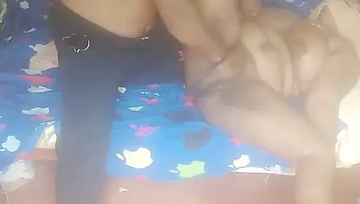 mann in dame massiert performance