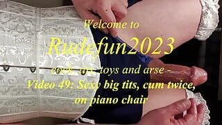 Vol.49: セクシー巨乳、ピアノ椅子で2回射精