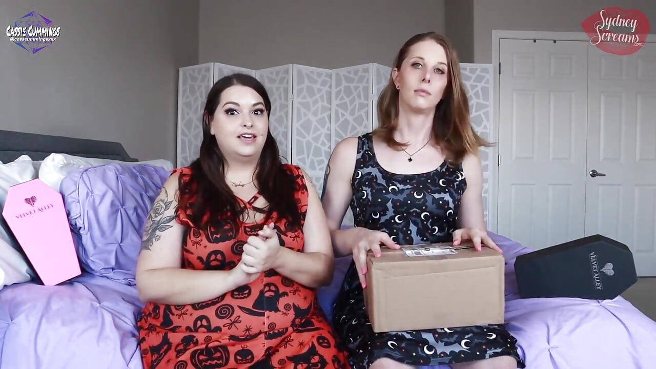 Velvet Alley Dildo Review with Usage