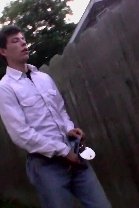 Pissing & jerking out some hot juice!