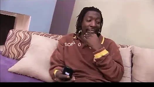 Memek sempit cewek semok kulit hitam lagi asik dientot habis-habisan sama kontol raksasa pria kulit hitam