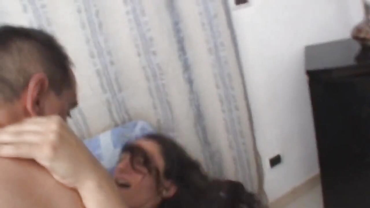Relaxante milf feita para chupar pau por jovem agressivo
