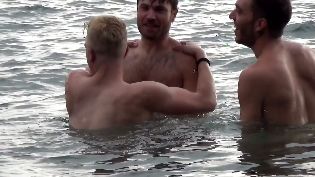 3 sublime guys for a hot fuck at the beach