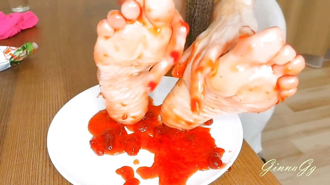 Jilat sebungkus kakiku, mmmm... Aduh sayang banget aku) fetish kaki, memek berbulu, tante seksi yang menggoda