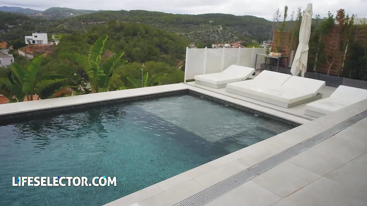 ニア・ナッチの仕事前のセクシーな前菜