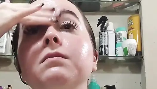 Ich mache meine hautpflege