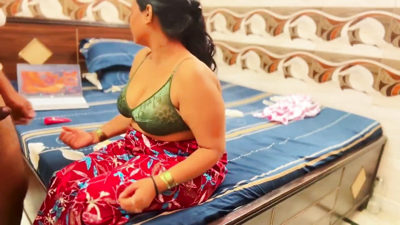 Desi Sales Girl Fully Used During Hardcore Trial of Her Secret Sex Cream