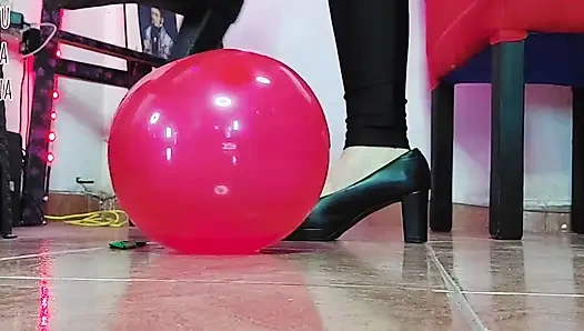 ShyyFxx reibt und knallt mit ihrem arsch auf!