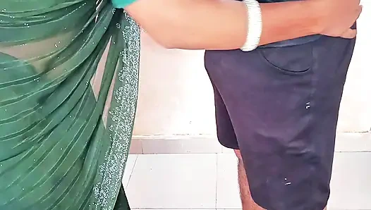 Desi köyünün baldızı büyük bir desi yarağıyla ağzına sperm alıyor.