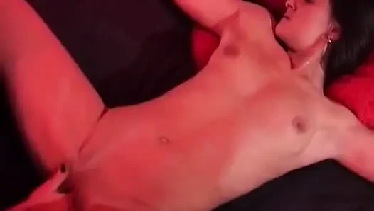 Bu eğlenmek için burada olan Almanya'dan lezbiyen hatunlarla yumruk sokma seansı