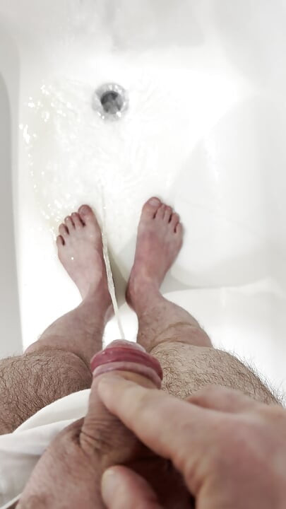 Pissing in Bathtub, Pissing on Feet. Solo Male Pee Watersports. Foreskin. Uncut Pee.