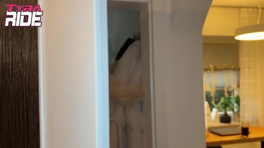 Dövmeli orta yaşlı seksi kadınlar vahşi grup sekste her yarağı eziyor