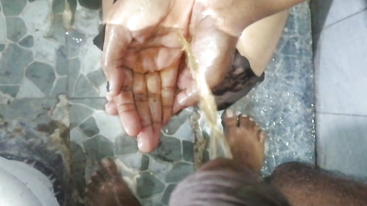 Ma Bhabhi prend une douche dorée