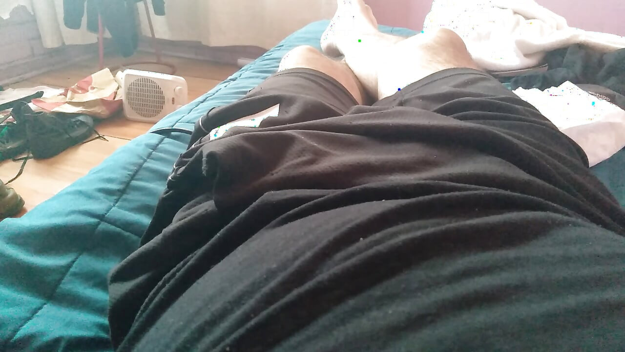 Ayah gay besar menunjuk-nunjukkan zakarnya yang menakjubkan