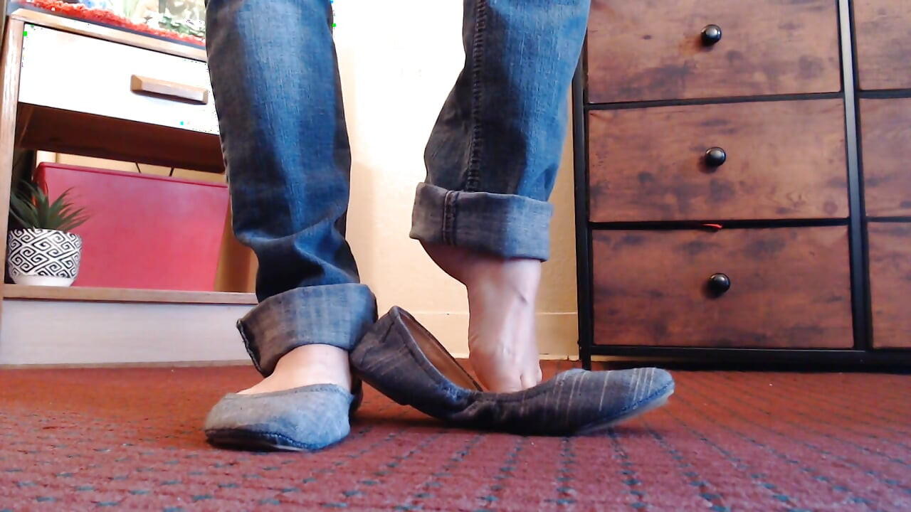 Toe Wiggles Dipping Ballet Flats Dirty