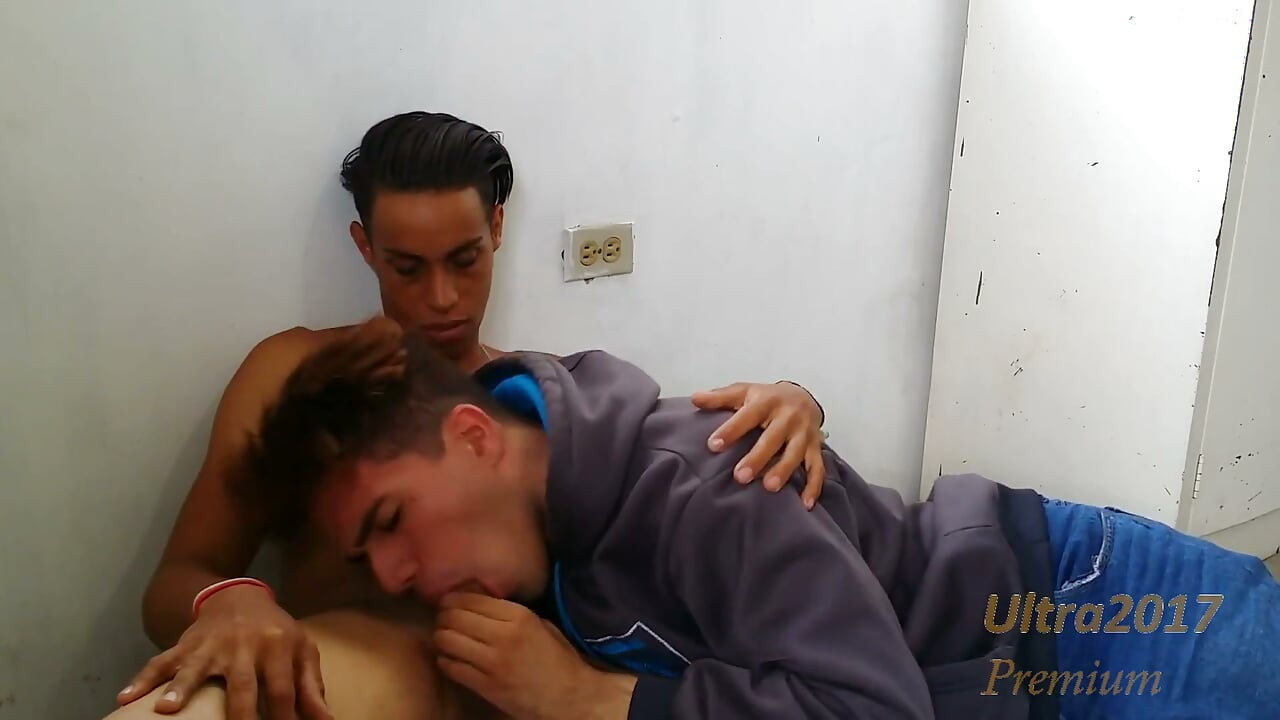 Giving Two Blowjobs with Cum to My Straight Classmate Sucked