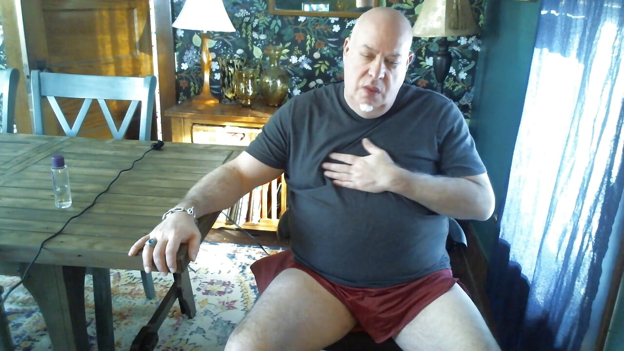 Bear Jerks off on Cam Makes Guy Watching Shoot