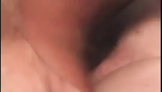 Cewek semok rambut merah toket besar dijilat dan dientot habis-habisan sama trio kontol hot di sofa