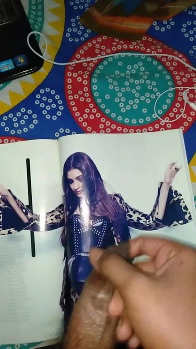 Sonam Kapoor, cumtribute