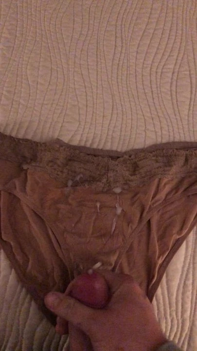 Quick Cum on wifes panties