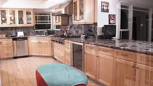 İki harika zenci ateşli kadın büyük siyah yarakla sikiliyor