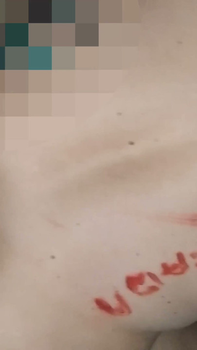 Karısı iki siki aynı anda amına sokulurken çığlık atıp boşalıyor | Bölüm 1