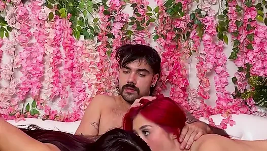 Pink room ep.33: si cewek nakal latina yang lagi sange berat zoey dan jessica suka banget sama kontol