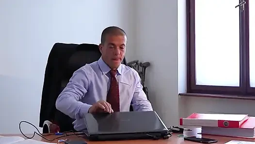 Sarışın Ve Kızıl Saçlı Vahşi Üçlü Grup Sekste Yarağı Paylaşıyor