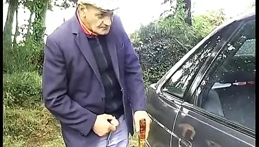 İki lezbiyen iki sapık tarafından sikiliyor.
