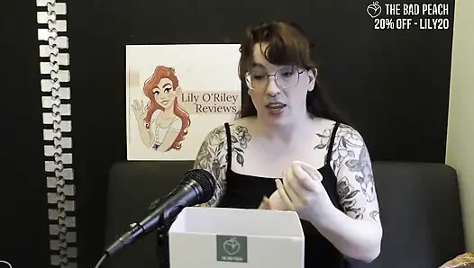 NSFW Review of the Honey Pistil Licking Vibrator From the Bad Peach