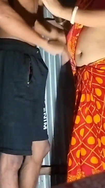 Nezaobilazan trenutak iz "Desi boudi ko sari main jodordost Doggystyle korke anal Fuck kiya"