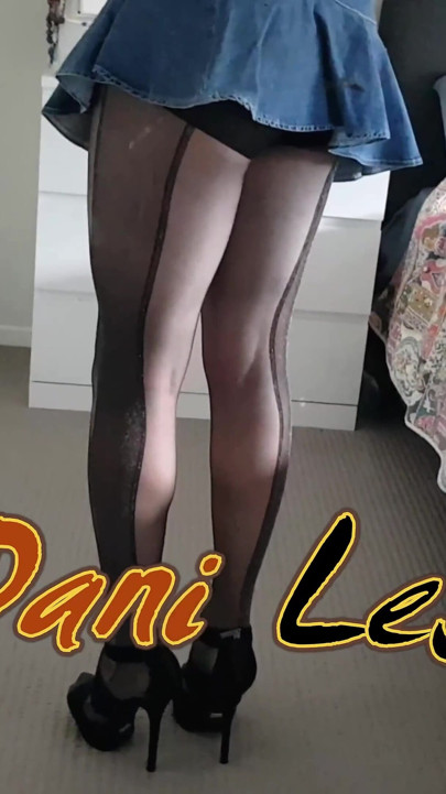 Dany Leg in Nylon Cums on Mirror
