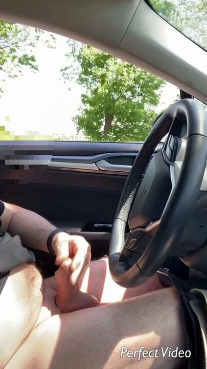 Cumshot auf dem Parkplatz
