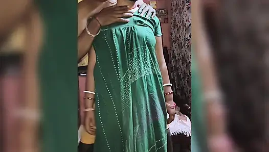 Hintli büyük ateşli ev yapımı amatör Hintli evli kadın ilk kez chudai