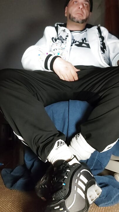 The Dregsau Dj-bro Pisses in His Pants.
