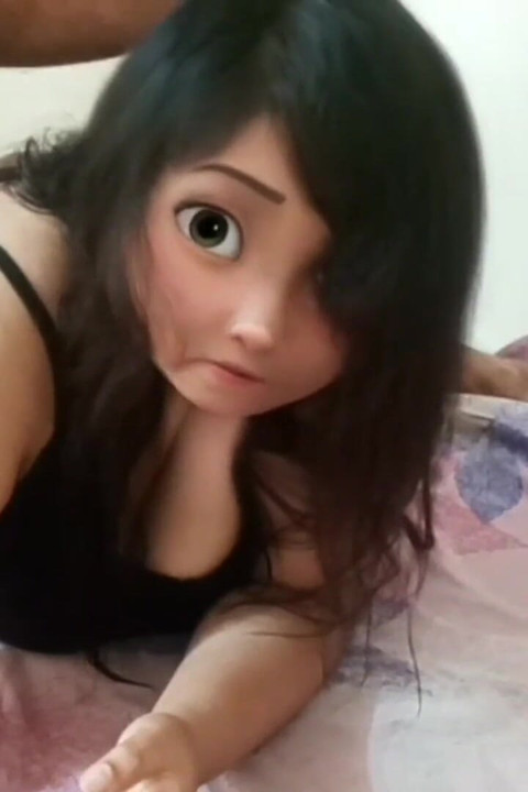 비디오 통화를 통해 남친과 얘기하는 동안 내 핫한 이복 여동생을 큰 엉덩이 따먹어